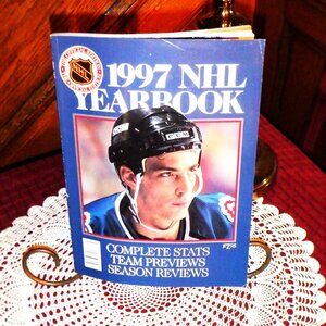 *** The OFFICIAL 1997 NHL YEARBOOK ***  232 Pages